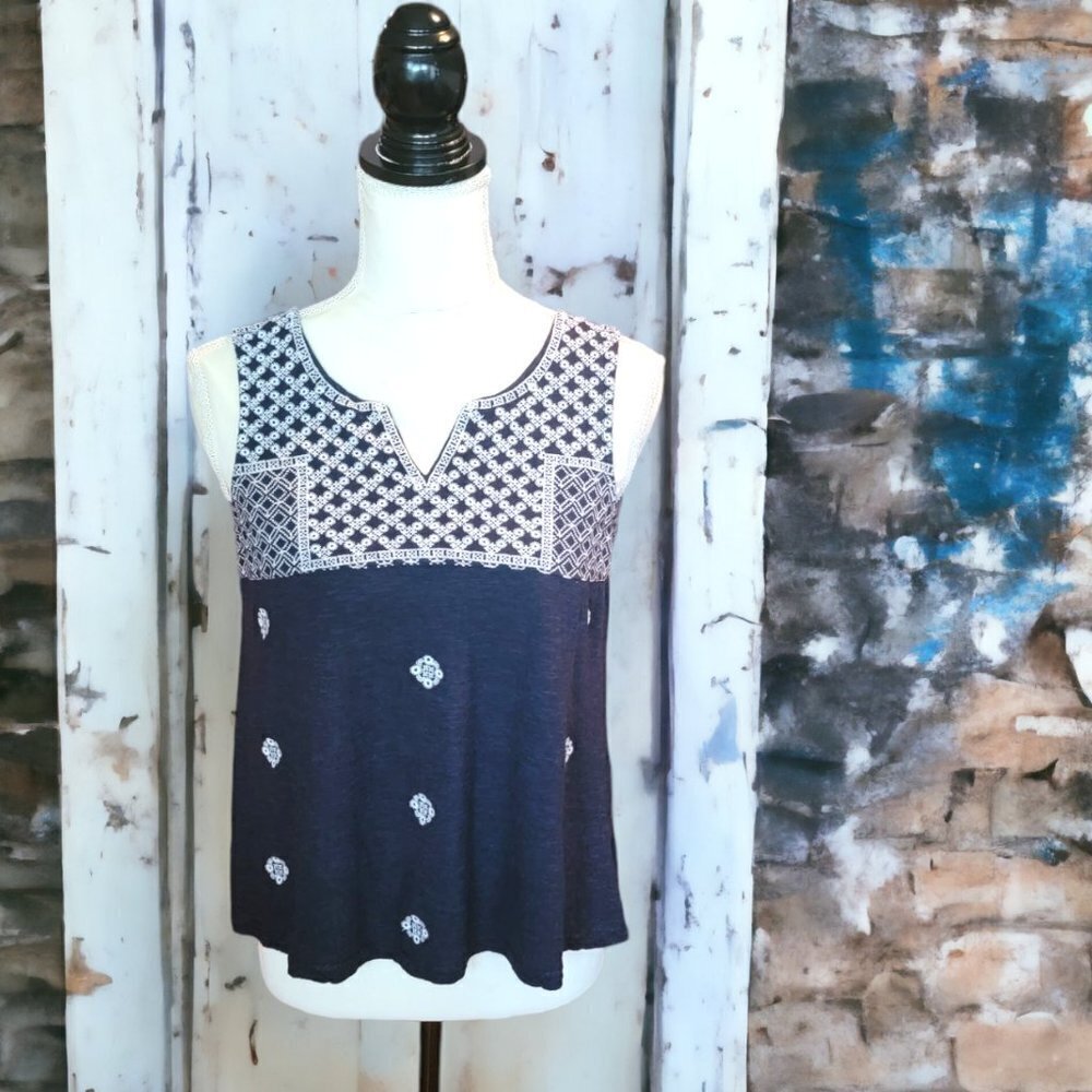 Beachlunchlounge Navy Blue and‎ White Sleeveless Top in Size Medium